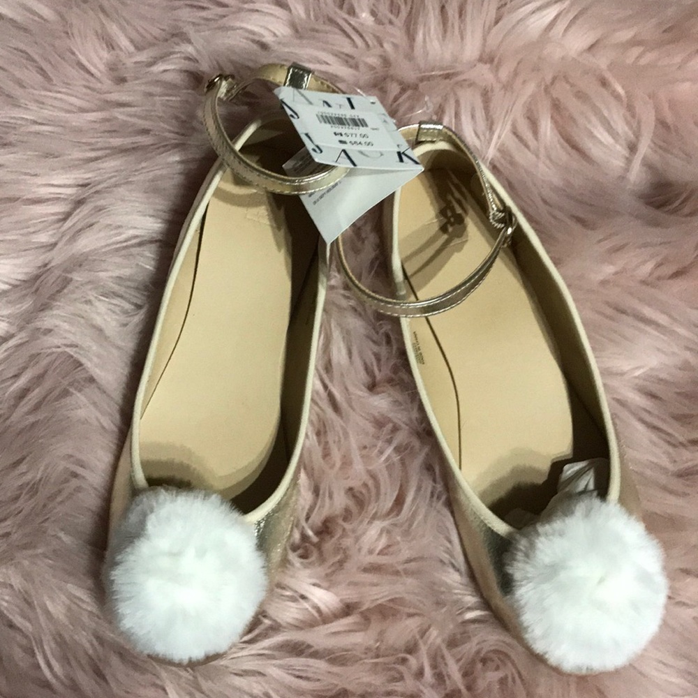 Janie and Jack - Gold tone shoes with a Pom-Pom